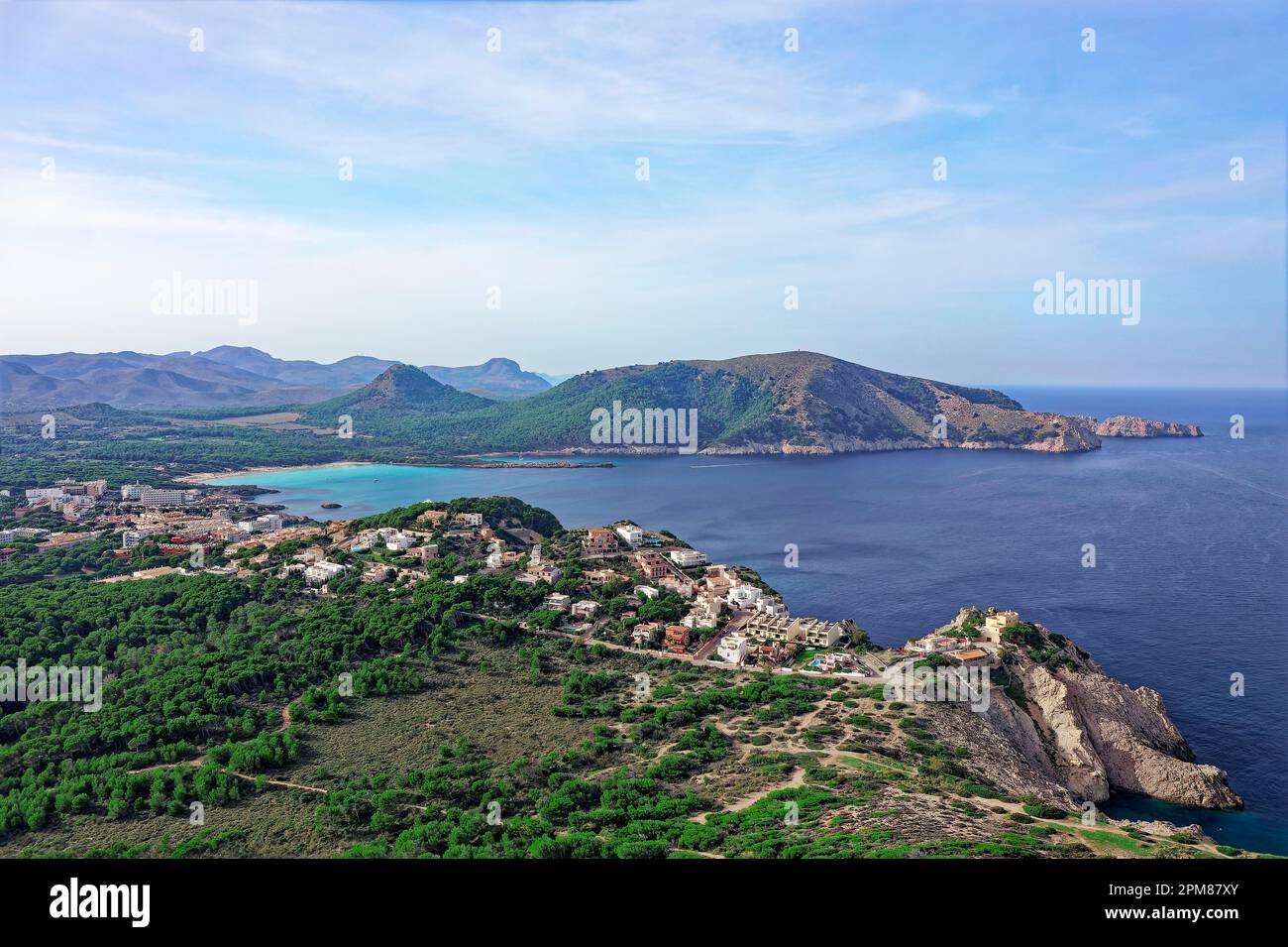 Spagna, Isole Baleari, Maiorca, Cala Ratjada, Coll de Marina in background (o con vista aerea) Foto Stock