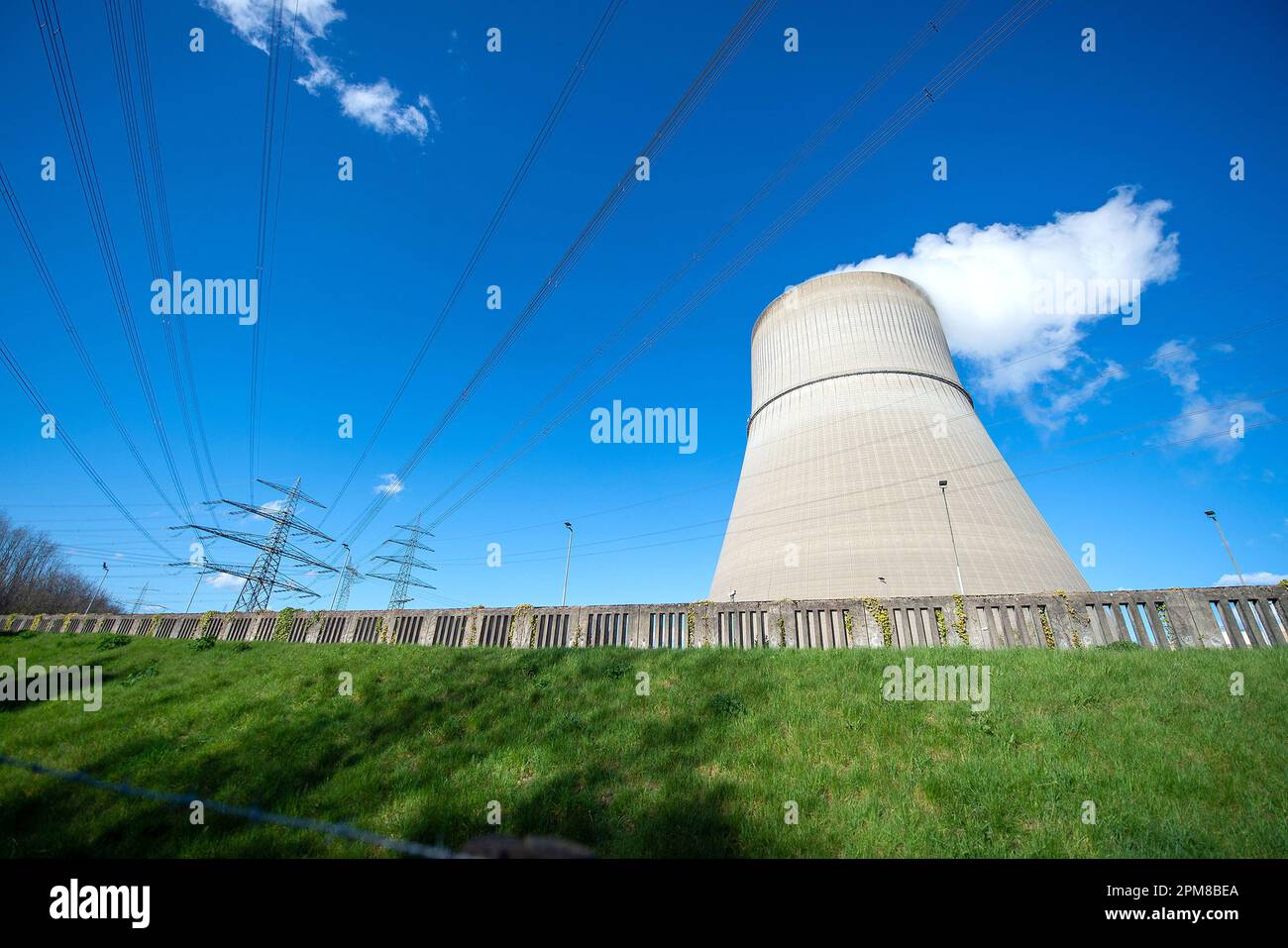 Atomkraftwerk in Lingen / RWE/ Emsland / Niedersachsen / Deutschland / centrale nucleare / npp / Germania Foto Stock