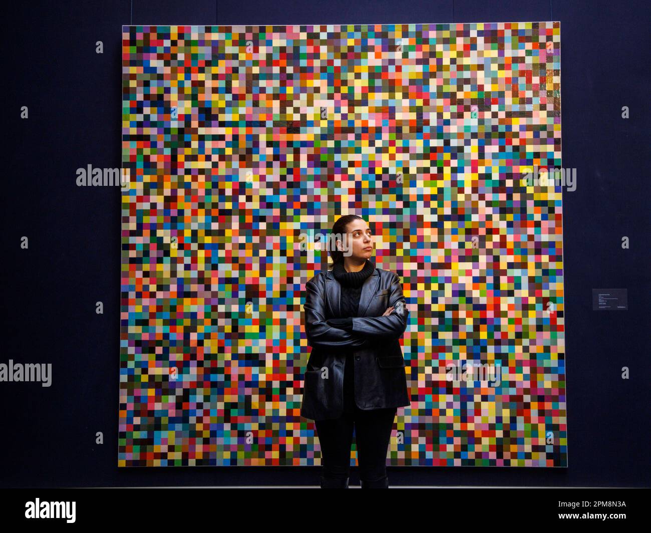 Londra, Regno Unito. 12th Apr, 2023. Ô4096 FarbenÕ di Gerhard Richter, stimano 18-25 milioni di dollari. I punti salienti delle vendite di SothebyÕs maggio che saranno disponibili a Londra il 12-16 aprile in vista delle aste di New York dei prossimi mesi. Credit: Karl Black/Alamy Live News Foto Stock