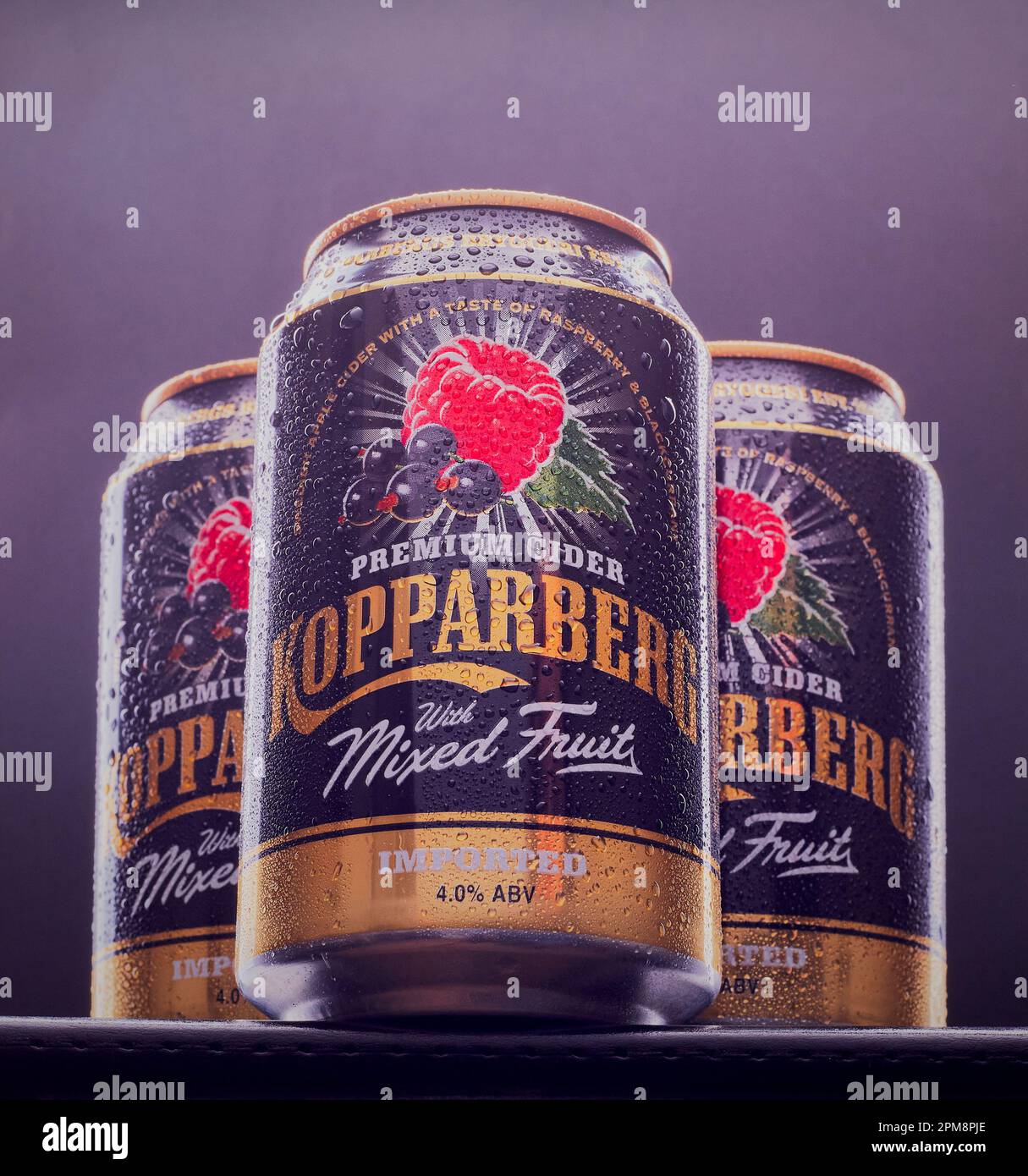 Mansfield, Nottingham, Regno Unito: Immagine del prodotto in studio di Kopparberg Mixed Fruit Cider la società è di proprietà di Peter e Dan-Anders Bronsman. Foto Stock