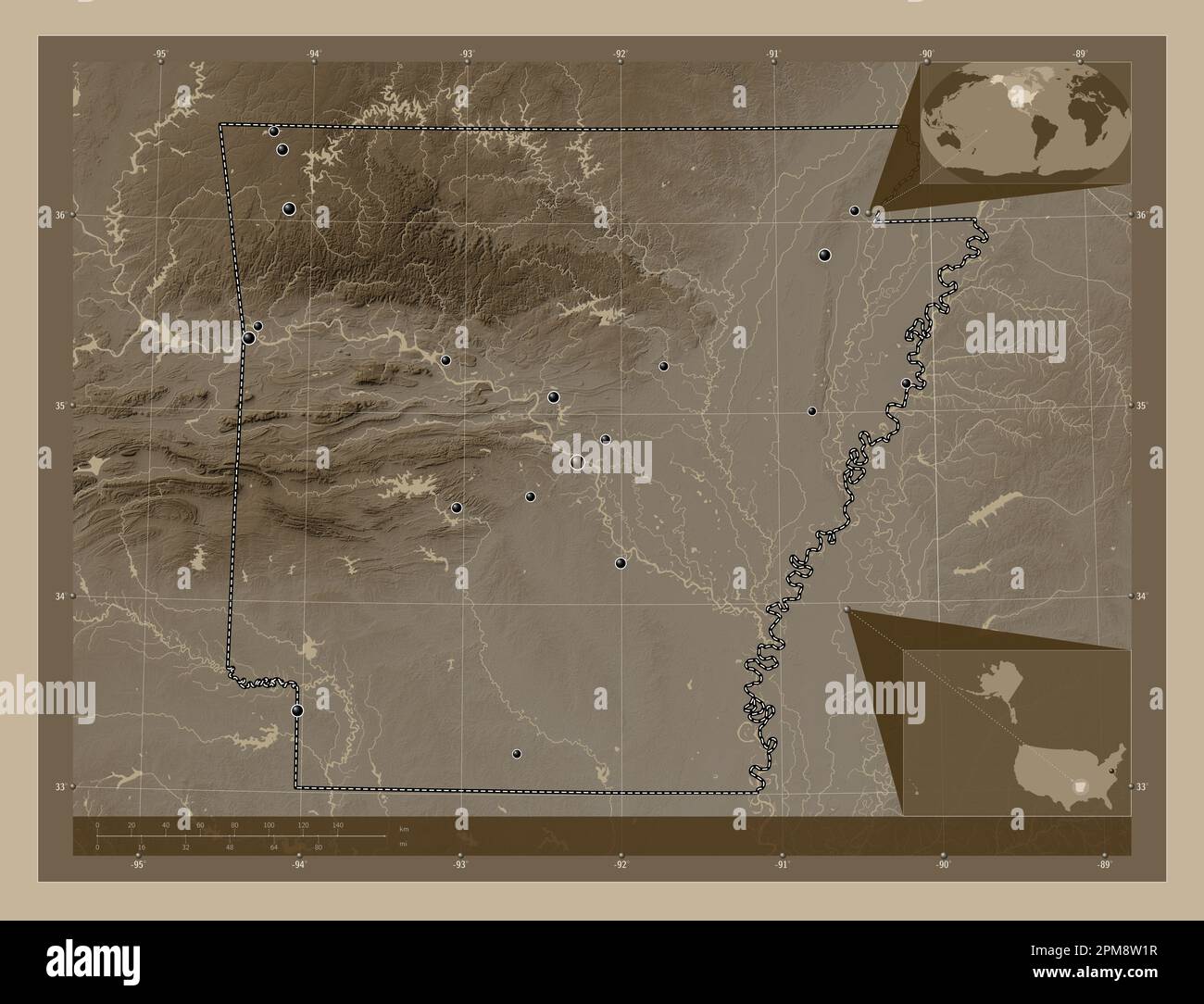 Arkansas, stato degli Stati Uniti d'America. Mappa dell'altitudine colorata in tonalità seppia con laghi e fiumi. Posizioni delle principali città della regione. Mais Foto Stock