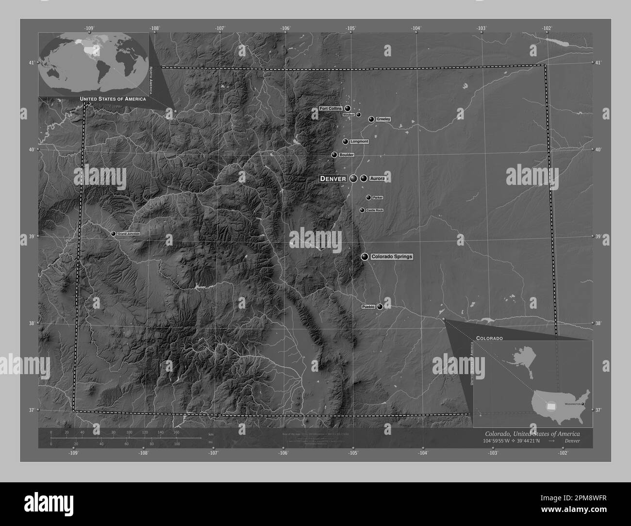 Colorado, stato degli Stati Uniti d'America. Mappa in scala di grigi con laghi e fiumi. Località e nomi delle principali città della regione. Angolo Foto Stock