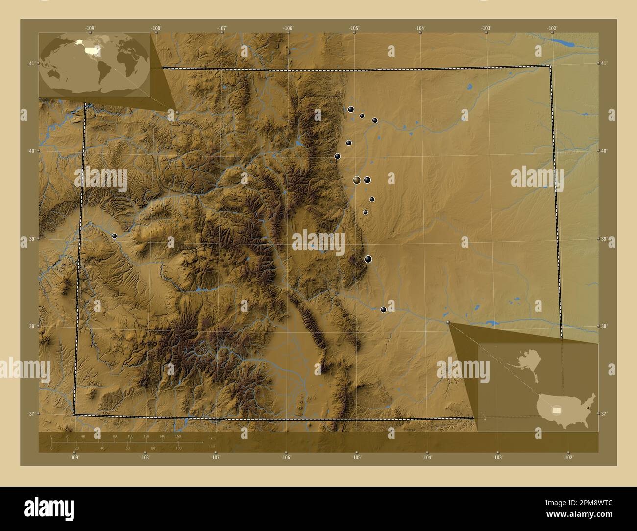 Colorado, stato degli Stati Uniti d'America. Mappa di altitudine colorata con laghi e fiumi. Posizioni delle principali città della regione. Angolo ausiliario basso Foto Stock