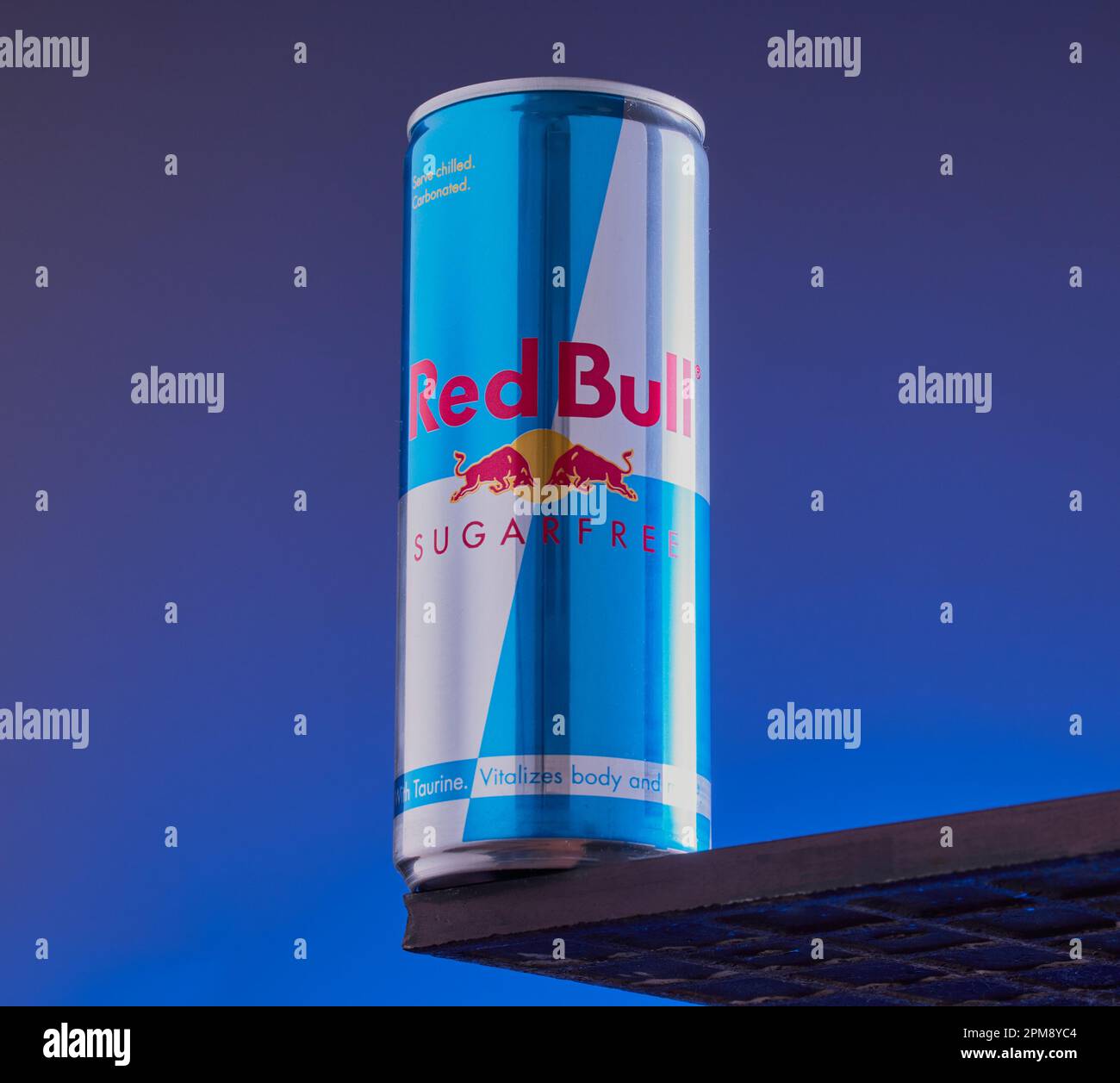 Mansfield, Nottingham, Regno Unito: Immagine del prodotto Studio di una lattina di zucchero senza Red Bull. Foto Stock
