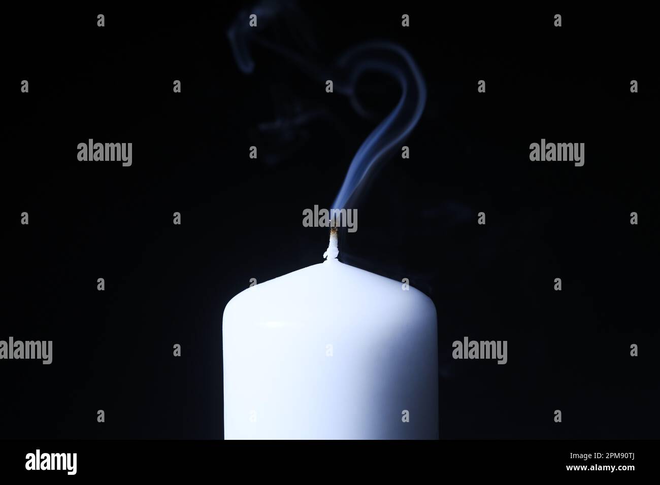 Ausgelöschte Kerze, Symbolfoto Blackout Foto Stock