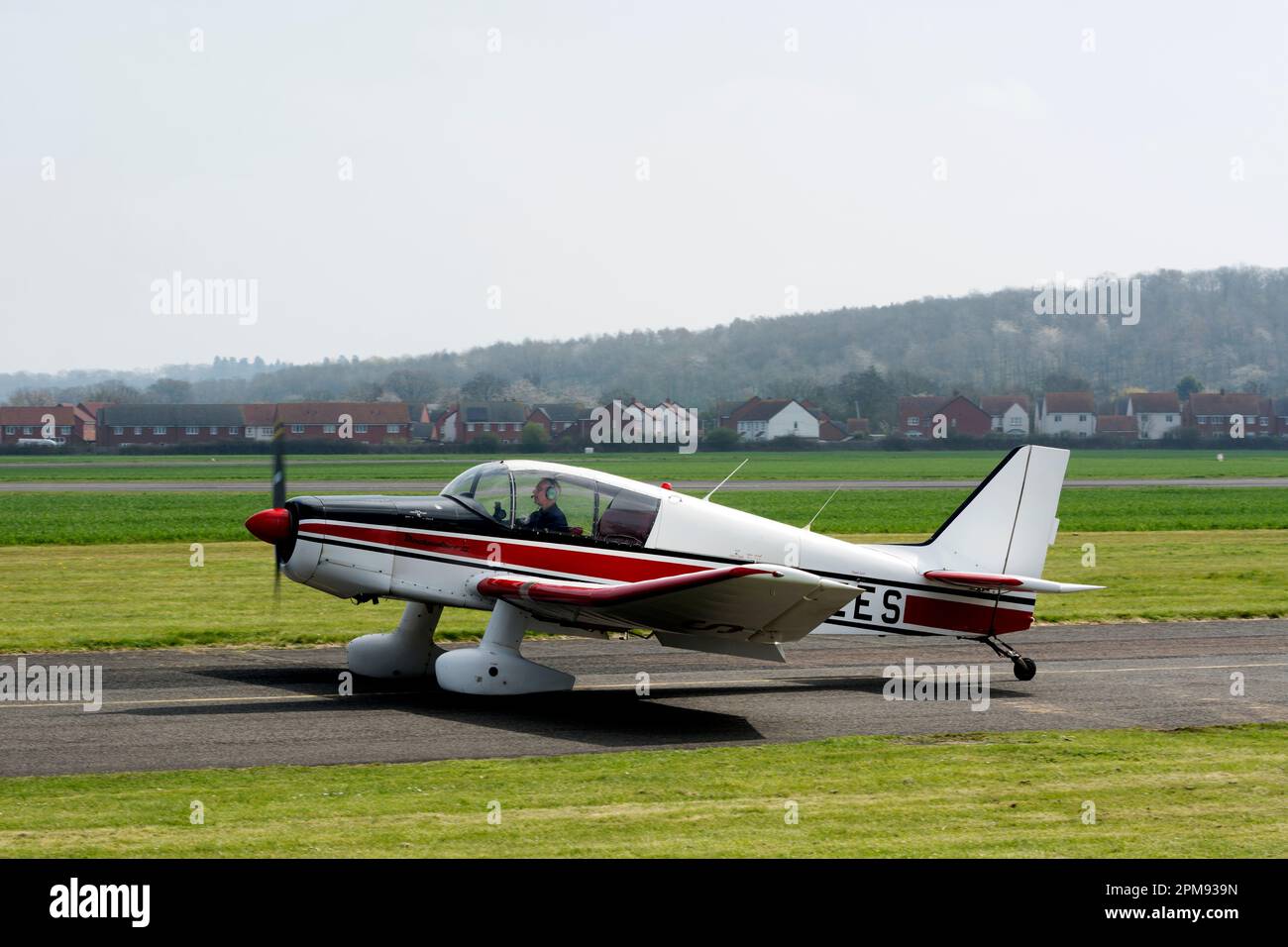 Jodel D140C Mousquetaire III a Wellesbourne Airfield, Warwickshire, Regno Unito (G-REES) Foto Stock