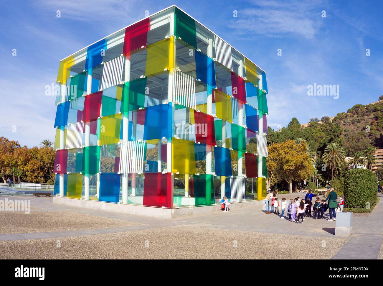 Cubo di vetro multicolore al Centro d'Arte Pompidou, Muelle uno, Malaga, Andalusia, Costa del Sol, Spagna, Europa Foto Stock