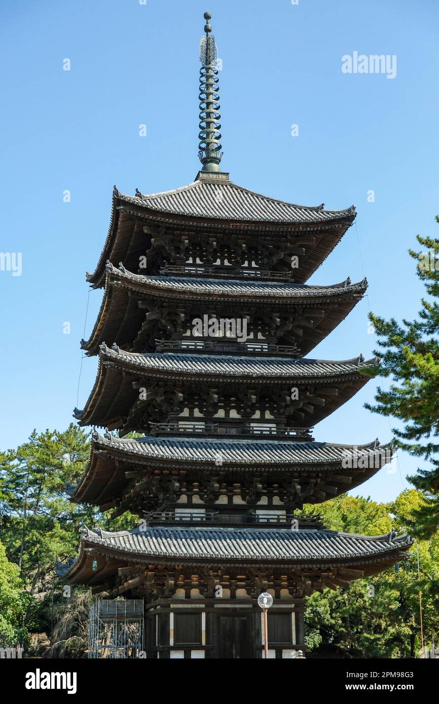 Nara, Giappone - 22 marzo 2023: La pagoda di cinque piani del tempio Kofukuji a Nara, Giappone. Foto Stock
