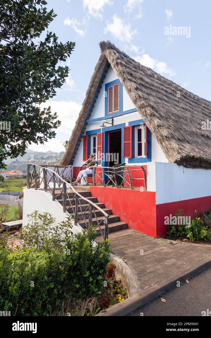 Piccola casa triangolare, Santana, Madeira, primavera 2023 Foto Stock