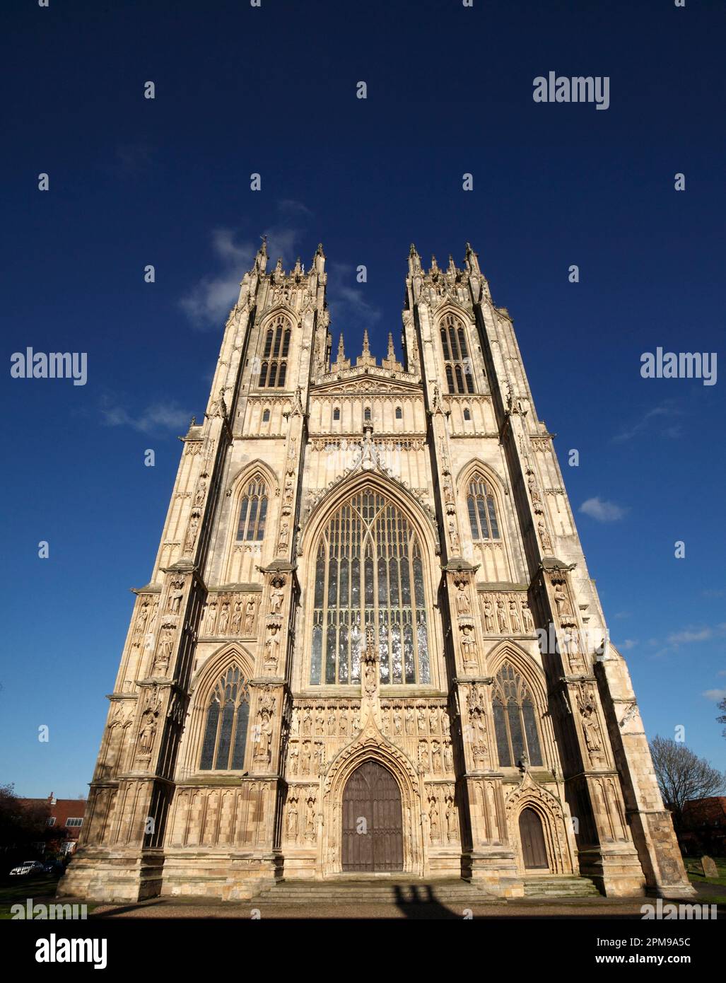 Beverley Minster, chiesa parrocchiale di East Ridings, Yorkshire. Torri perpendicolari al West End (Vista grandangolare) Foto Stock