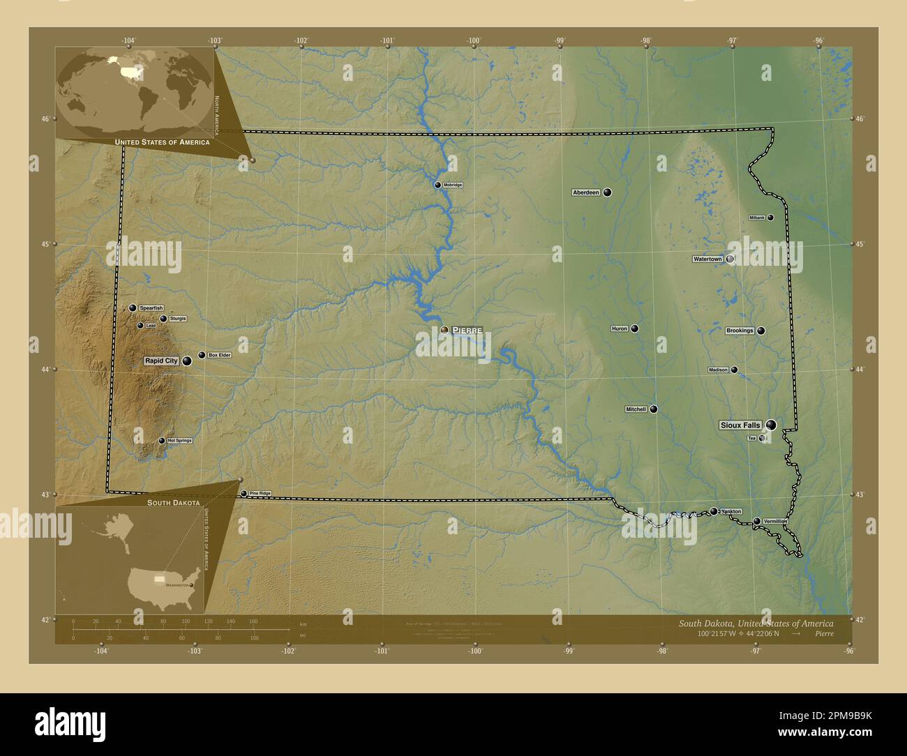 Dakota del Sud, stato degli Stati Uniti d'America. Mappa di altitudine colorata con laghi e fiumi. Località e nomi delle principali città della regione. Corne Foto Stock