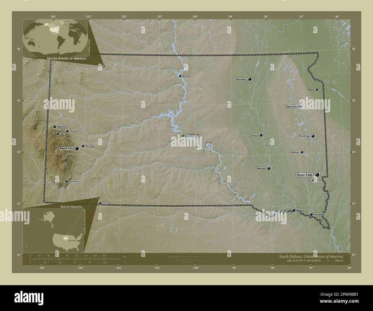 Dakota del Sud, stato degli Stati Uniti d'America. Mappa dell'altitudine colorata in stile wiki con laghi e fiumi. Località e nomi delle principali città del Foto Stock