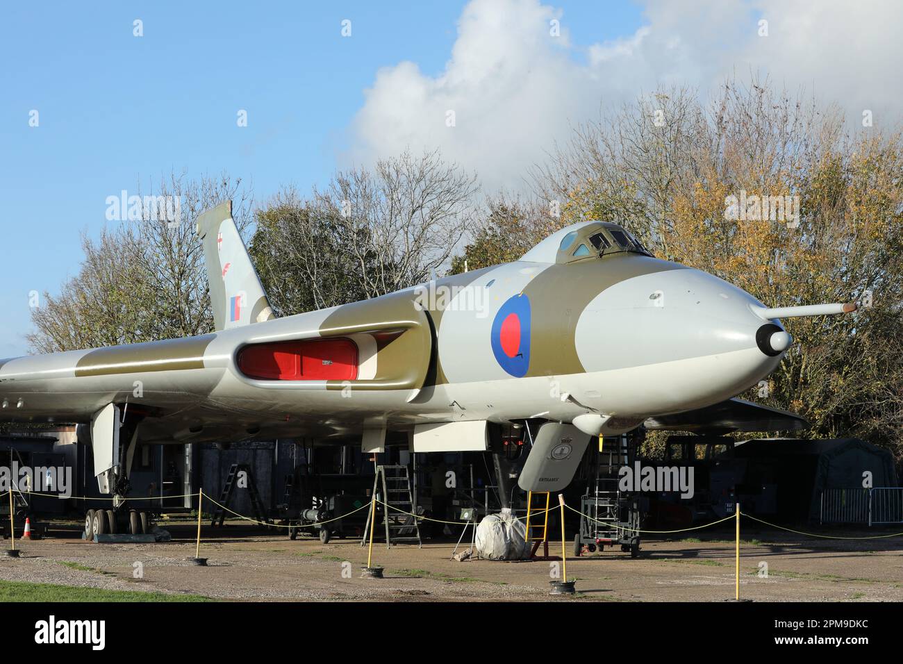 Il delta alava Avro Vulcan, XM655 parcheggiato a Wellesbourne Airfield., Nr. Stratford-upon-Avon, dove vive. Foto Stock