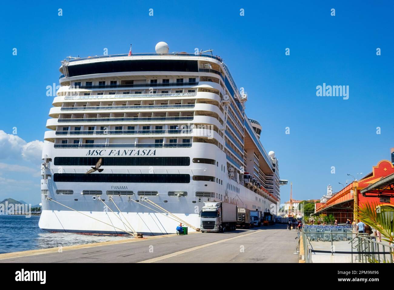 Rio de Janeiro, Brasile - 4 aprile 2023: Terminal delle navi da crociera. La nave da crociera MSC Fantasia attraccò nel porto. Foto Stock