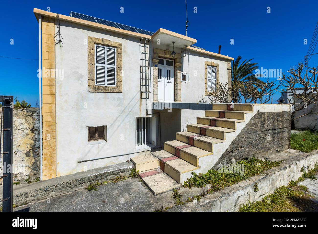 Scale per l'ingresso della casa al secondo piano a Vasilia, Cipro Foto Stock