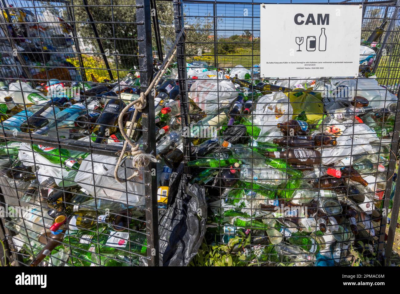 Riciclaggio punto di raccolta a Panagra, Cipro Foto Stock