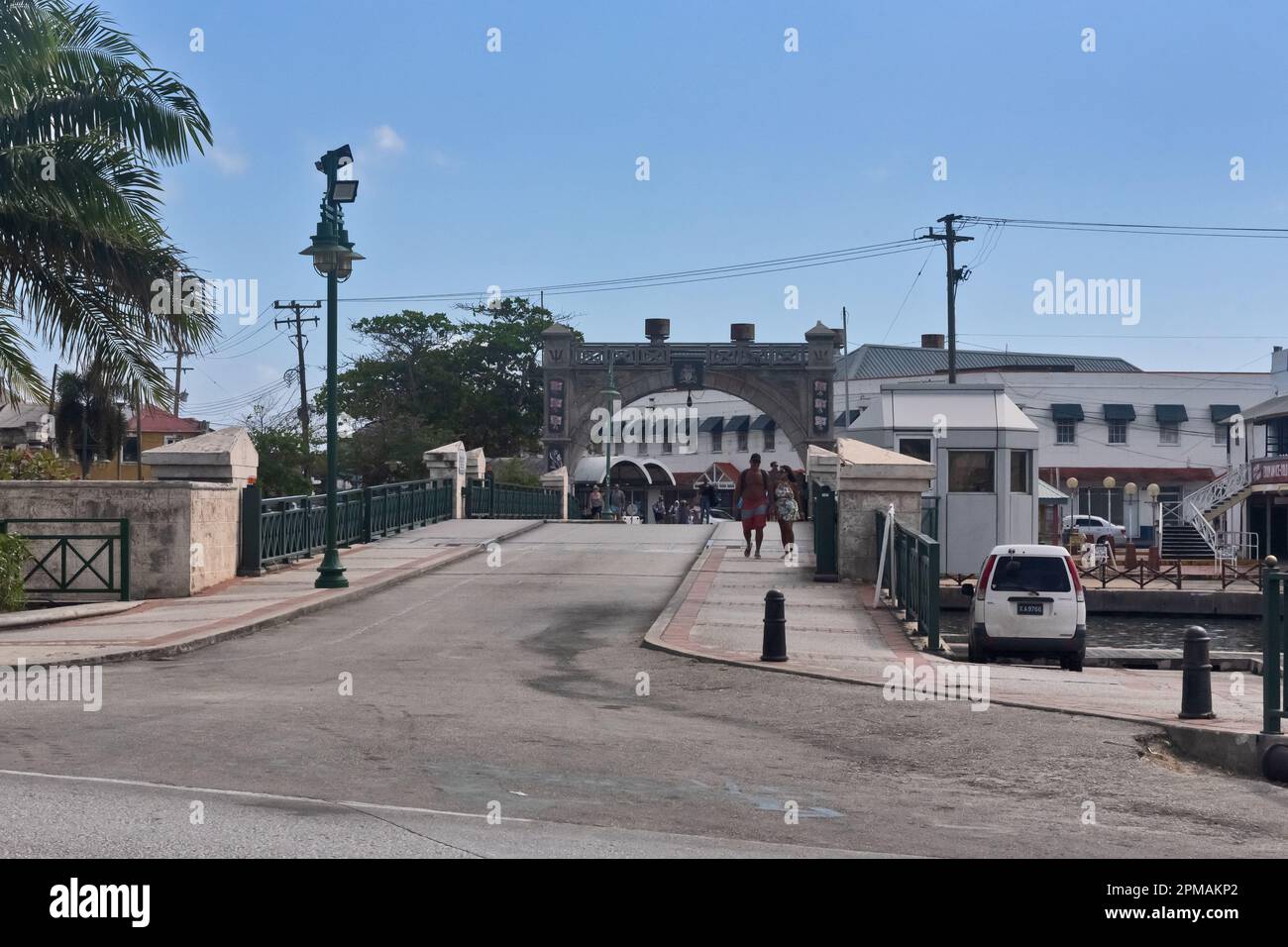 Ponte Chamberlain che attraversa Careenage, Bridgetown, Barbados, Caraibi Foto Stock