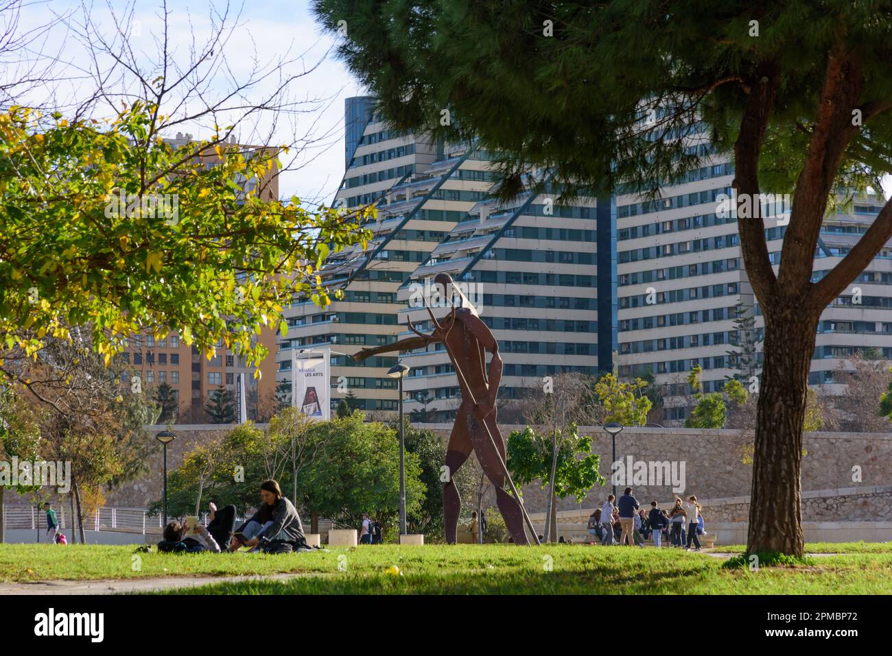 Spanien, Valencia, Park im trockengelegten Flussbett des Turia, Escultura de Neptú // Spagna, Valencia, Giardino nel letto dell'ex fiume Turia, Neptun Foto Stock