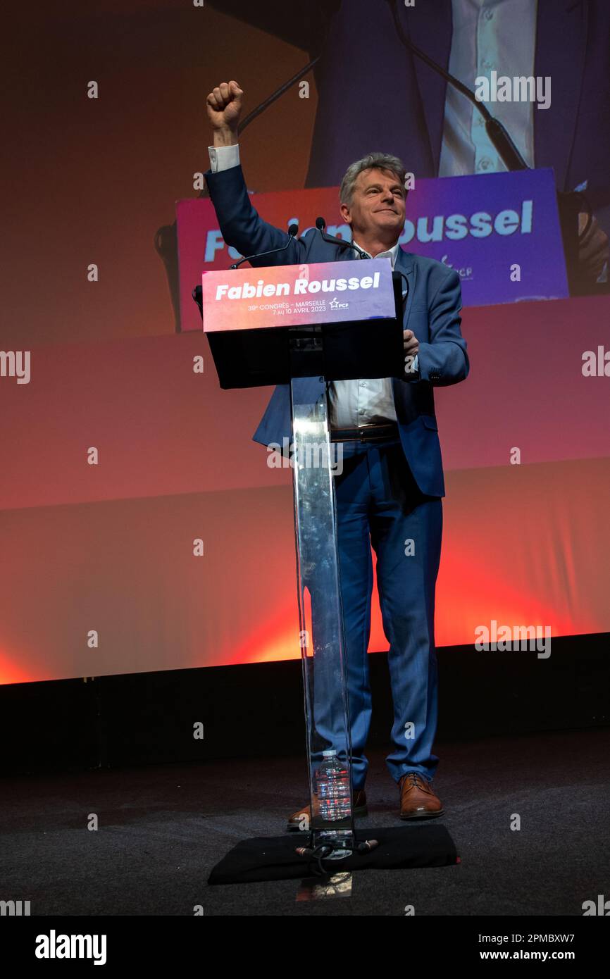 Marsiglia, Francia. 10th Apr, 2023. Fabien Roussel consegna il discorso conclusivo dopo la sua rielezione come Segretario Nazionale del Partito Comunista Francese (PCF). Il 39th° Congresso del Partito Comunista Francese (PCF) si è svolto a Marsiglia dal 7 al 10 aprile 2023. Riconquista Fabien Roussel come suo leader. (Credit Image: © Laurent Coust/SOPA Images via ZUMA Press Wire) SOLO PER USO EDITORIALE! Non per USO commerciale! Foto Stock