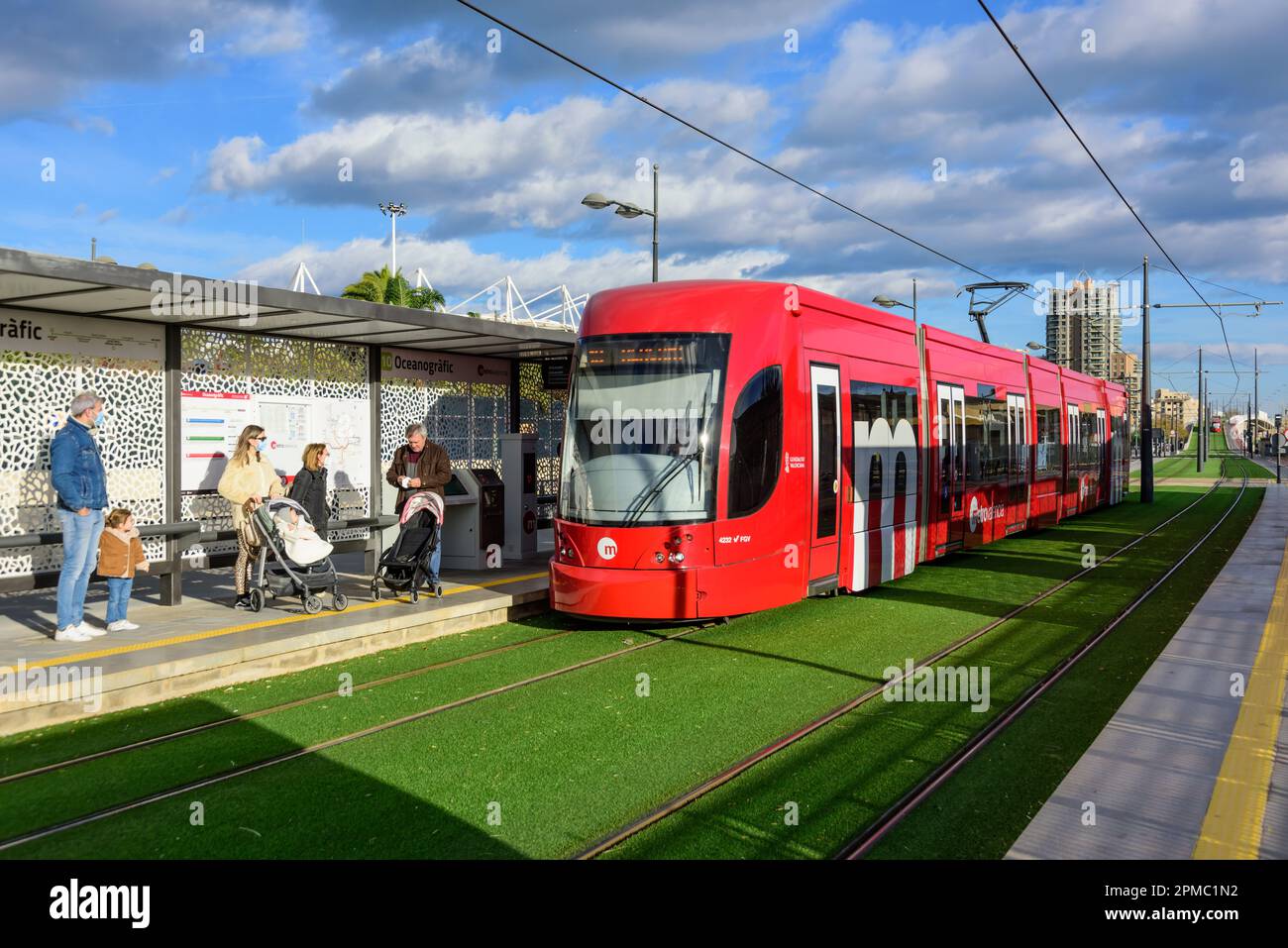 Spanien, Valencia, Straßenbahnlinie 10, Bombardier Flexity Outlook // Spagna, Valencia, Tram Line 10, Bombardier Flexity Outlook Foto Stock