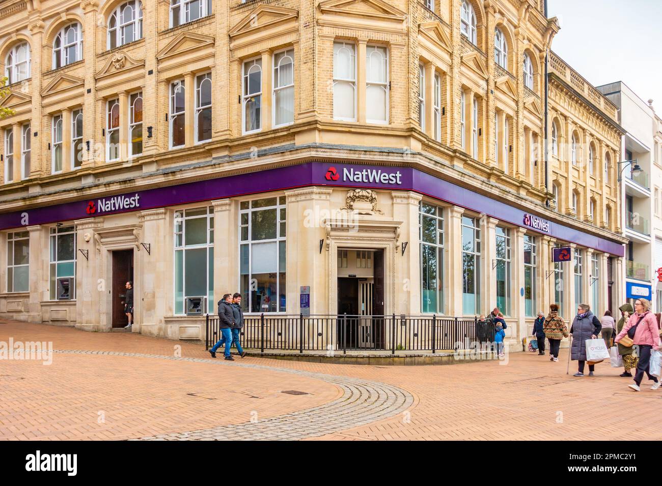 Vista esterna della filiale di Natwest Bank, The Square, 5 Old Christchurch Rd a Bournemouth, Regno Unito Foto Stock