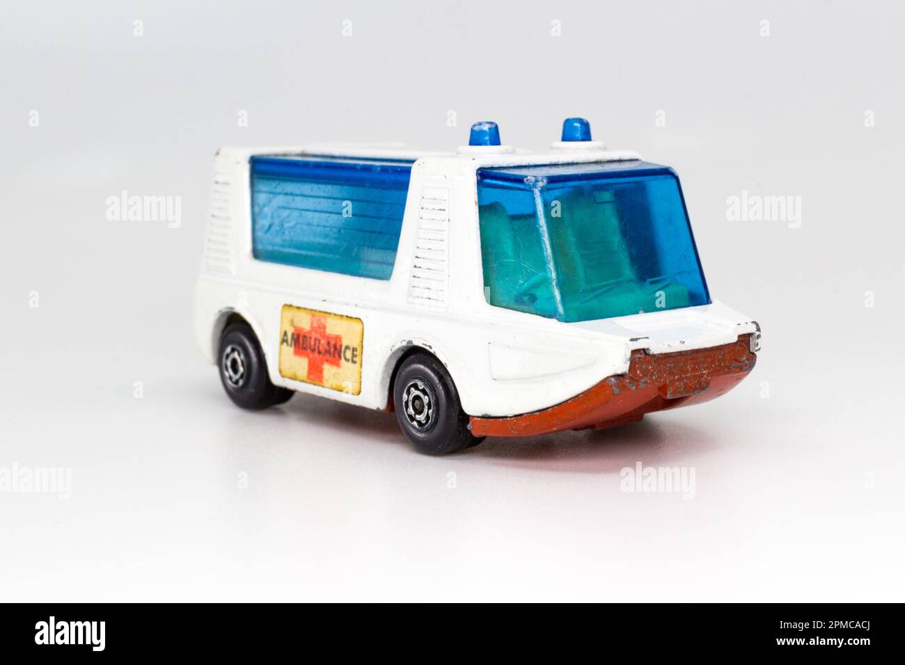 Lesney prodotti Matchbox modello TOY CAR serie 1-75 n. 46 ambulanza Stretcha Fetcha Foto Stock