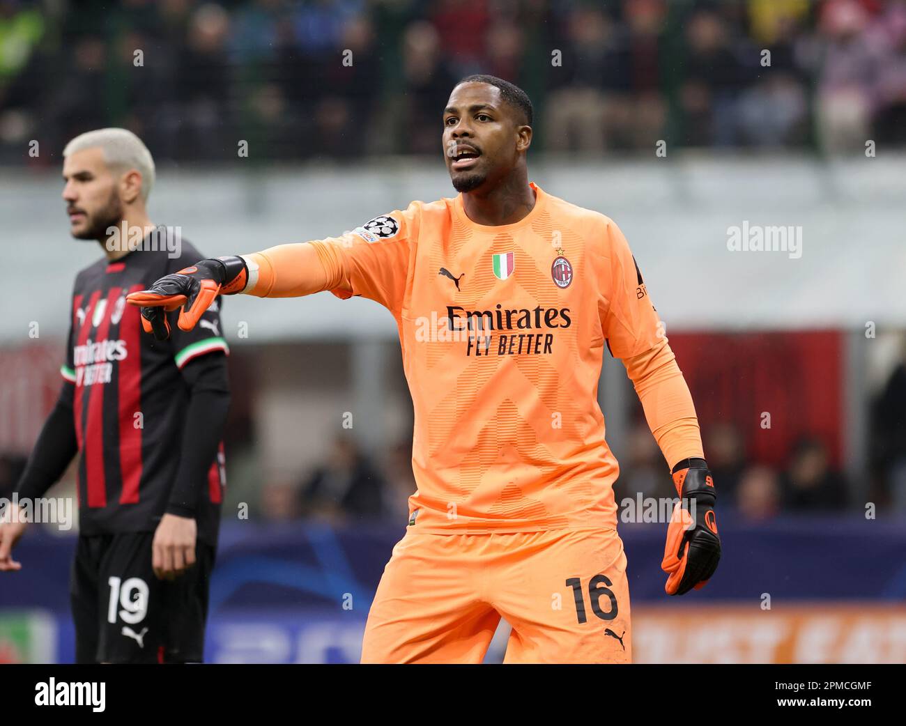 Milano, Italia. 12th Apr, 2023. Milano Aprile 12 G. Meazza Stadium UEFA Champions League 2022/23 AC Milano - SSC Napoli nella Foto : Mike Maignan AC milano Credit: Christian Santi/Alamy Live News Foto Stock