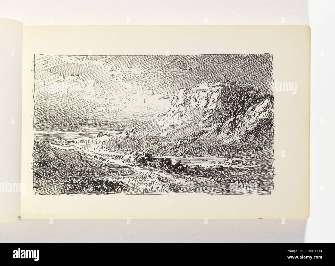 Libro di schizzo Folio, percorso lungo Ocean Inlet con scogliere; William Trost Richards (americano, 1833–1905); USA; penna e inchiostro nero su carta bianca con penna; 8,9 x 15,3 cm (3 1/2 x 6 pollici) Foglio: 12,3 x 19,5 cm (4 13/16 x 7 11/16 pollici) Foto Stock
