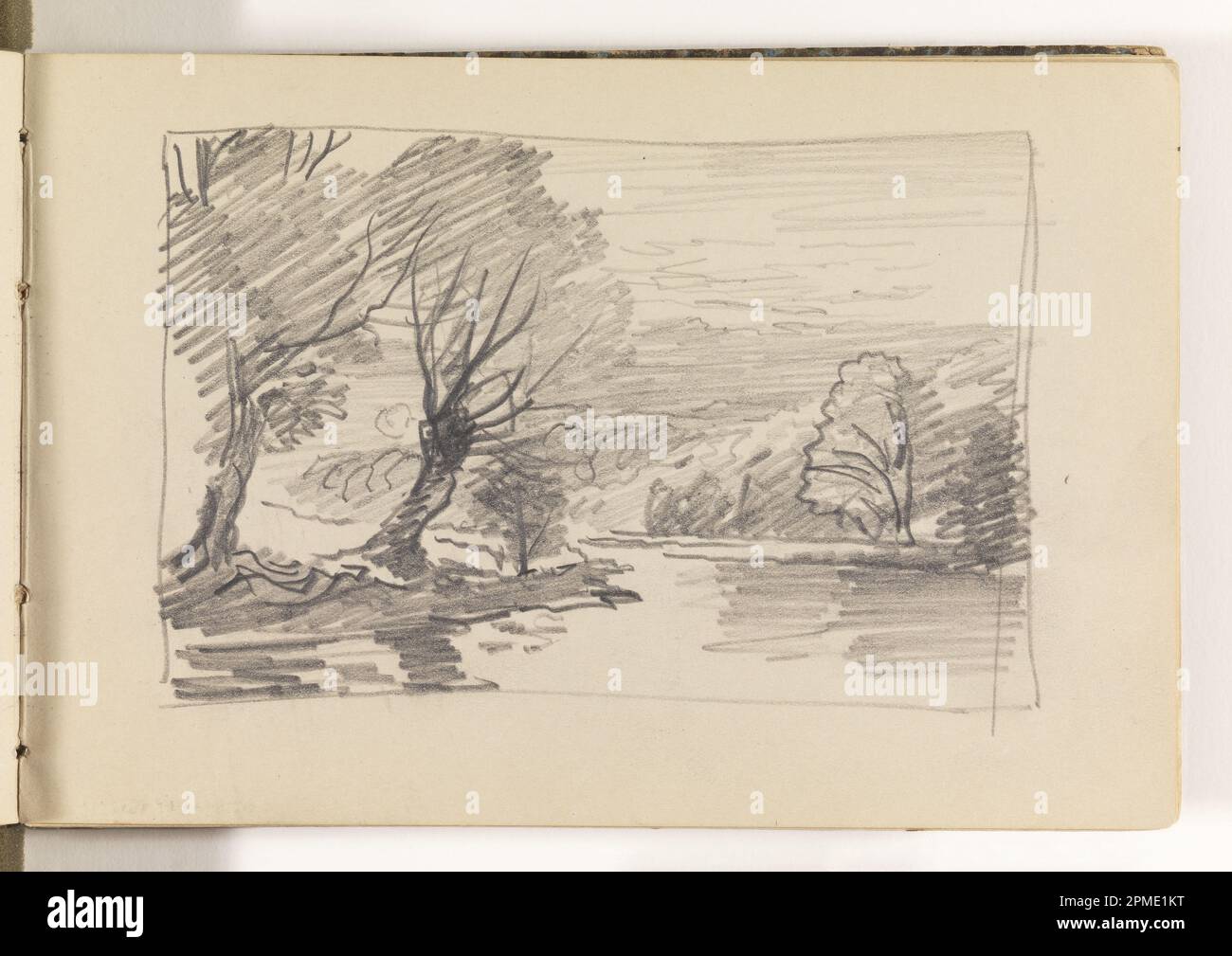 Libro di schizzo Folio, fiume con grandi alberi e possibilmente la Luna; William Trost Richards (americano, 1833–1905); USA; grafite su carta color panna, rilegata; 9,5 x 14,3 cm (3 3/4 x 5 5/8 in.) Foglio: 12,8 x 19,2 cm (5 1/16 x 7 9/16 pollici) Foto Stock