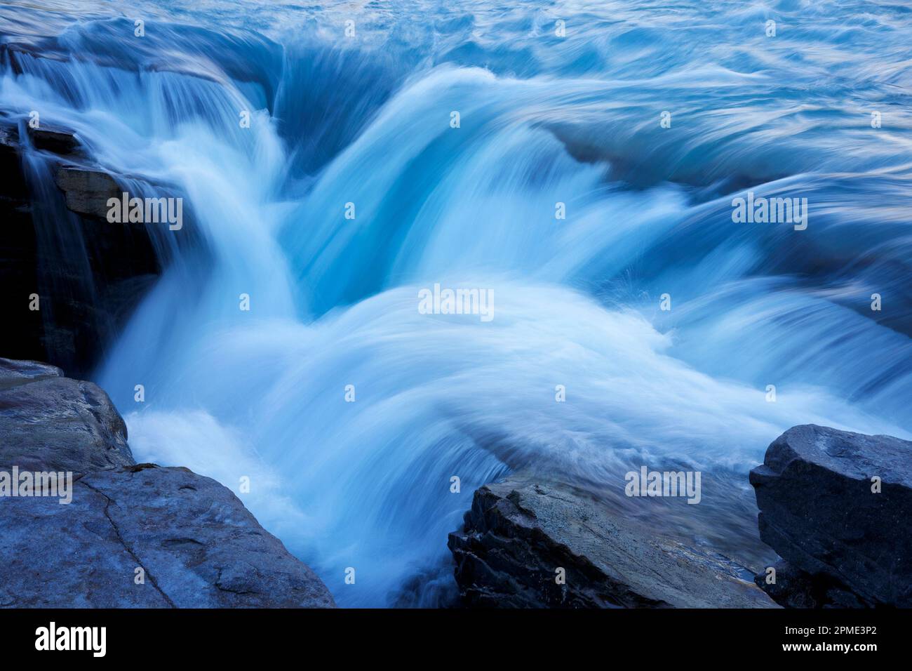 Cascate di Athabasca nel Jasper National Park, Alberta, Canada, motion blur Foto Stock