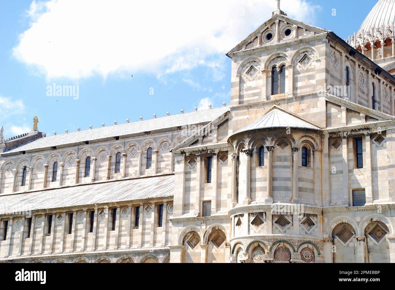 La Cattedrale di Pisa, situata nel complesso della Torre Pendente di Pisa, conosciuta in tutto il mondo per la sua inclinazione involontaria, Provincia di Pisa, Italia, Europa Foto Stock
