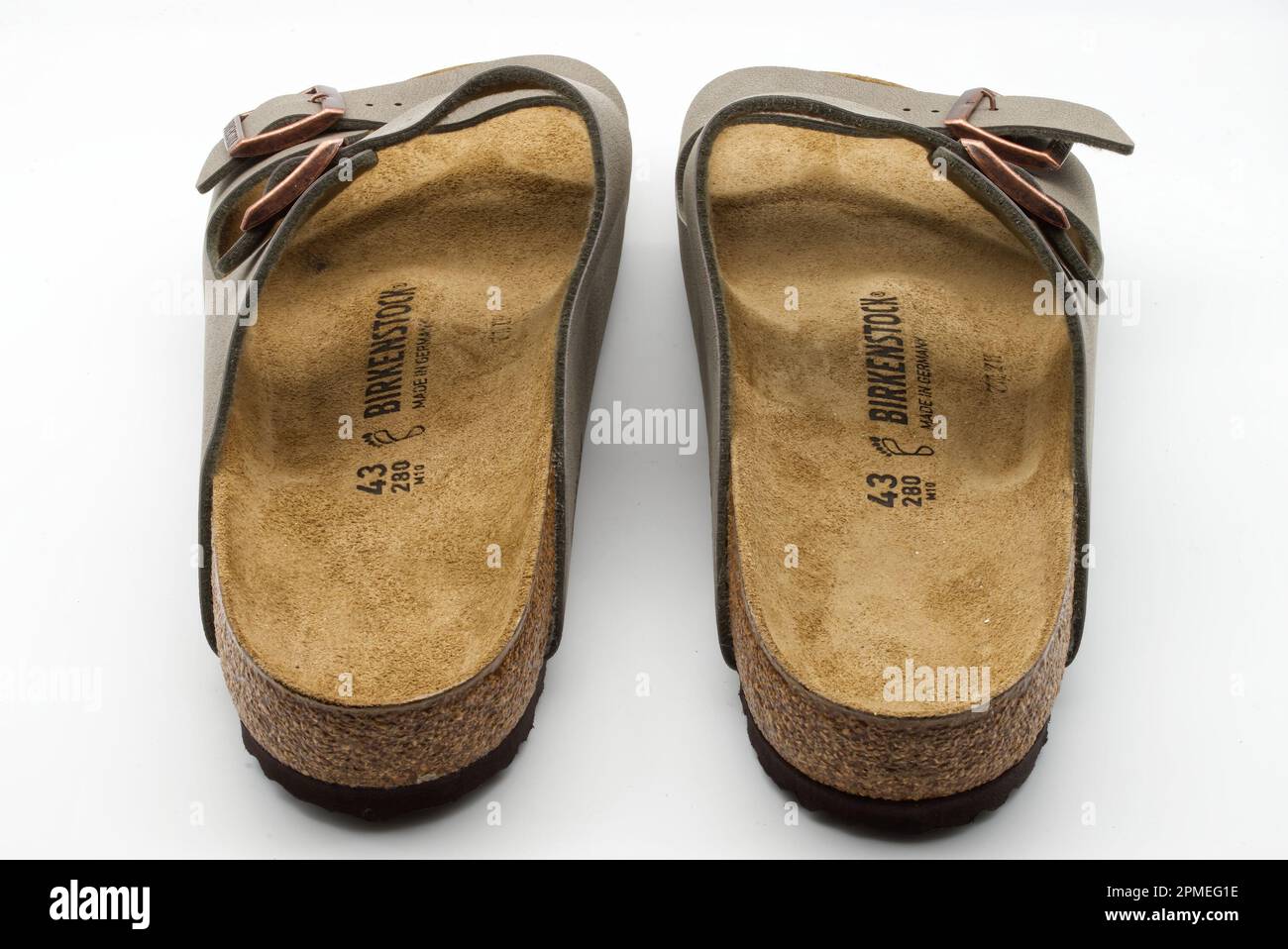 Bologna - Italia - 2 aprile 2023: Sandali in sughero Birkenstock in pelle  marrone, isolati su fondo bianco Foto stock - Alamy