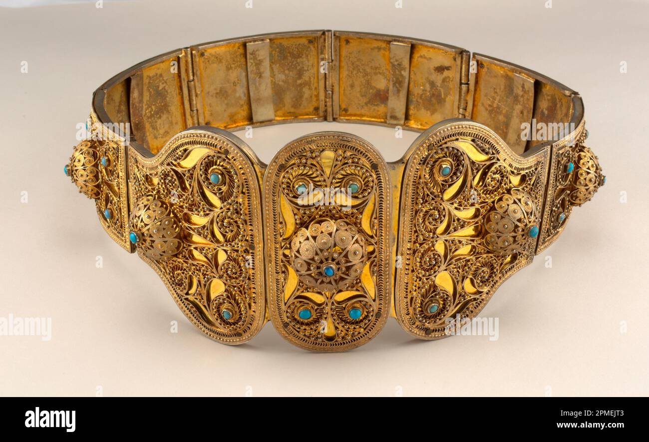 Cintura con gioielli (Russia); prodotto da Kurlyukov (Russia); argento dorato, turchese; totale: 76,5 x 10,5 x 5 cm (30 1/8 x 4 1/8 x 1 15/16 pollici) Foto Stock