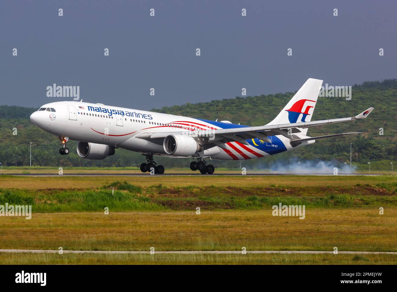 Kuala Lumpur, Malesia - 5 febbraio 2023: Aereo Malaysia Airlines Airbus A330-200 all'aeroporto di Kuala Lumpur (KUL) in Malesia. Foto Stock