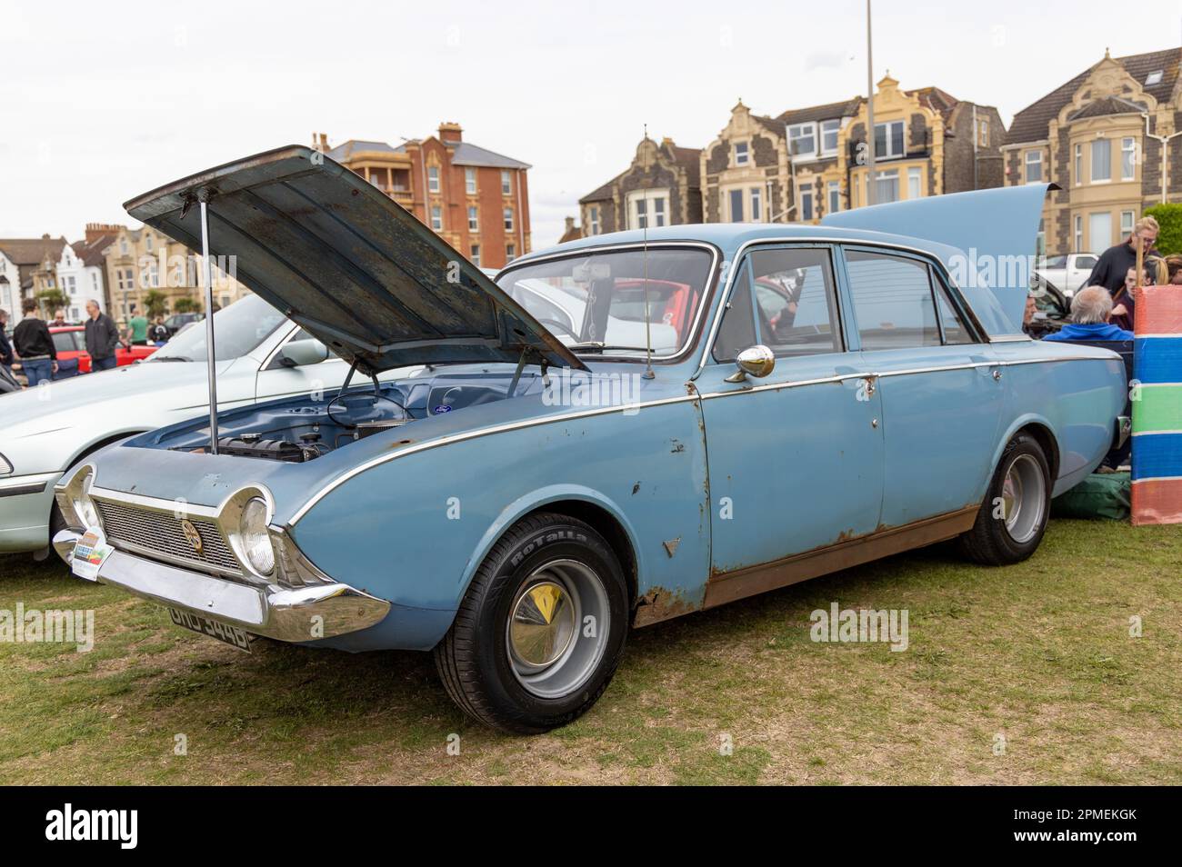 Aprile 2023 - Classic carsblue Ford Corsair in corso di restauro al Pageant di Motoring, i prati a Weston super Mare, nel Nord Somerset, Regno Unito. Foto Stock