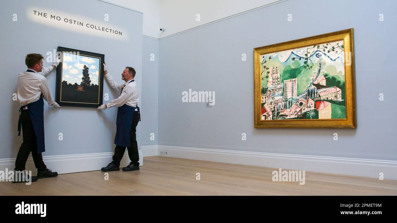 Londra, Regno Unito. 12th Apr, 2023. Lo staff di Sotheby ha tenuto l'Empire des lumieres di Rene Magritte (agosto - settembre 1951) al Sotheby's di Londra, stimato tra i $35 e i $45 milioni di dollari, durante un'anteprima della May Sales Collection. L'opera di Pablo Picasso 'Paysage' (4 maggio 1965) è in mostra sulla destra, stimata tra i $7 e i $10 milioni di dollari. L'asta della May Sales Collection avrà luogo a New York il 16 maggio 2023. (Foto di Steve Taylor/SOPA Images/Sipa USA) Credit: Sipa USA/Alamy Live News Foto Stock