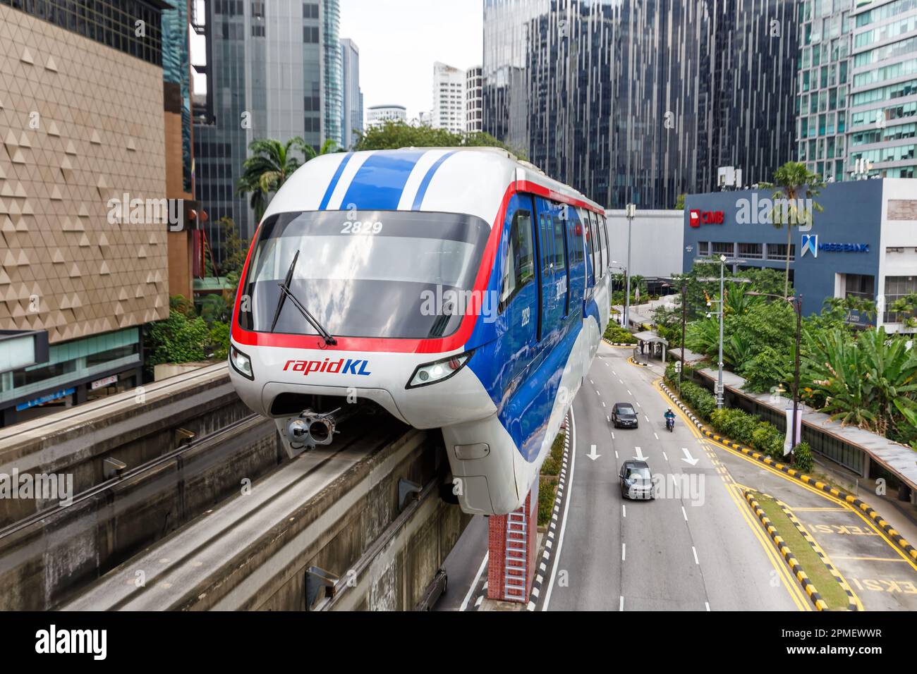 Kuala Lumpur, Malesia – 5 febbraio 2023: Treno monorotaia KL alla stazione di Raja Chulan, trasporto pubblico a Kuala Lumpur, Malesia. Foto Stock