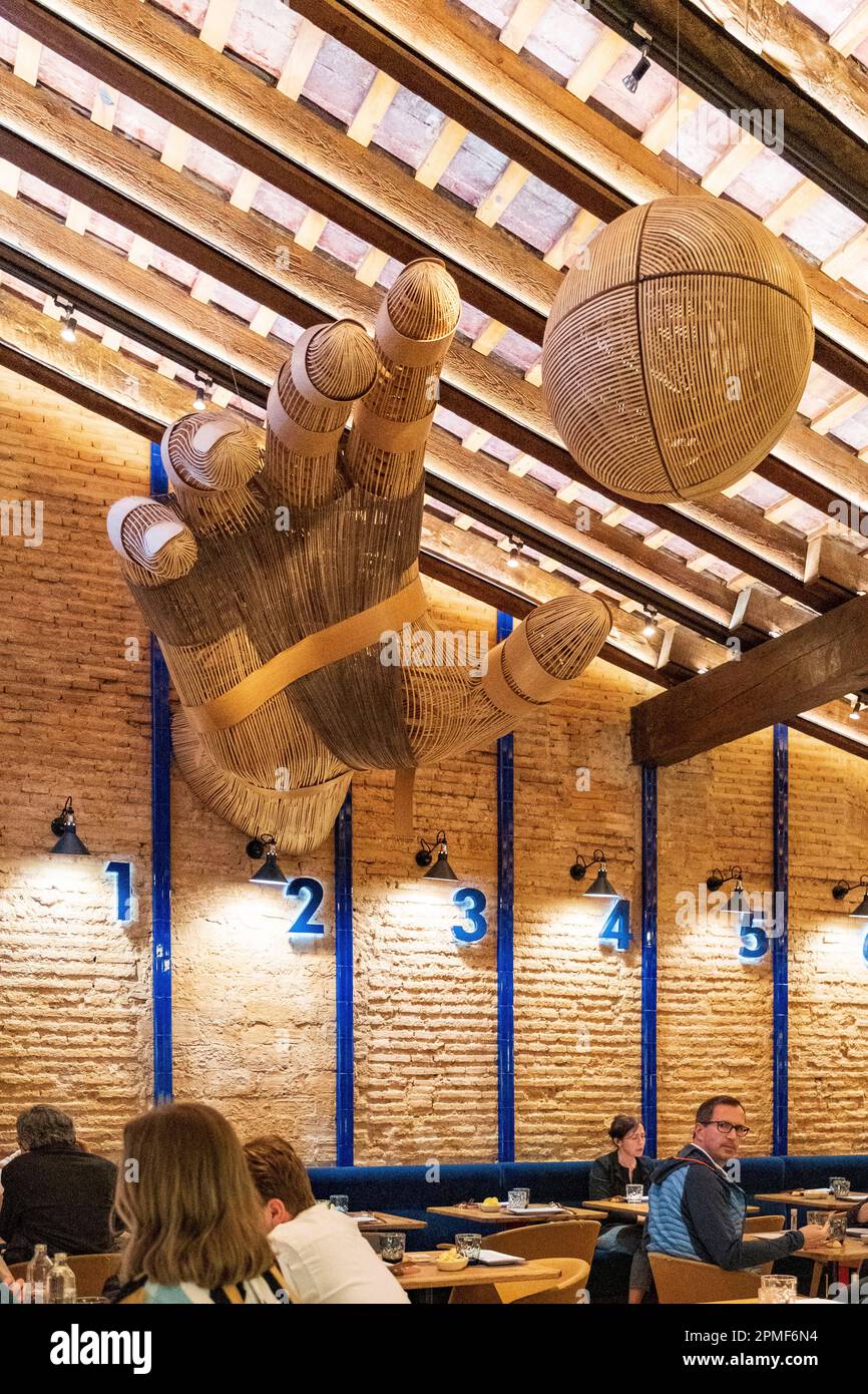 Trinquet Pelayo costruito nel 1868, ristorante gourmet situato in un trinquet dove si gioca la pelota valenciana Foto Stock