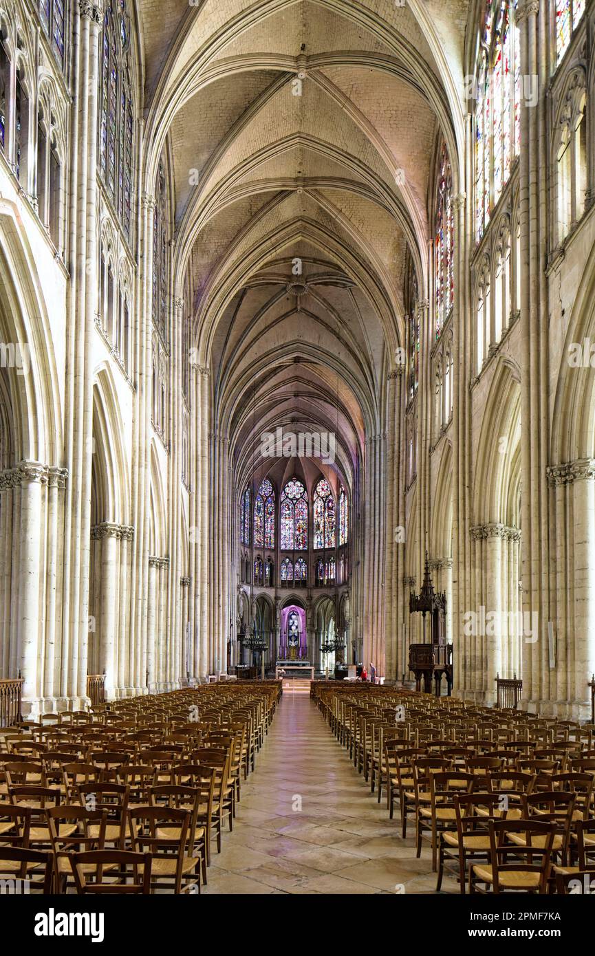 Francia, Aube, Troyes, Saint-Pierre-et-Saint-Paul de Troyes cattedrale, il cuore e la navata centrale Foto Stock