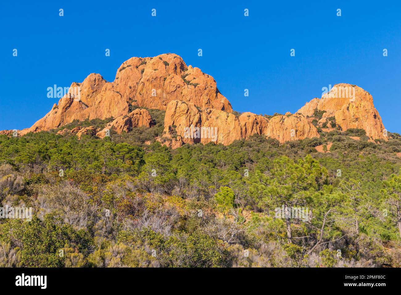 Formazioni rocciose del massiccio dell'Esterel, Costa Azzurra, Costa Azzurra, Francia, Europa Foto Stock