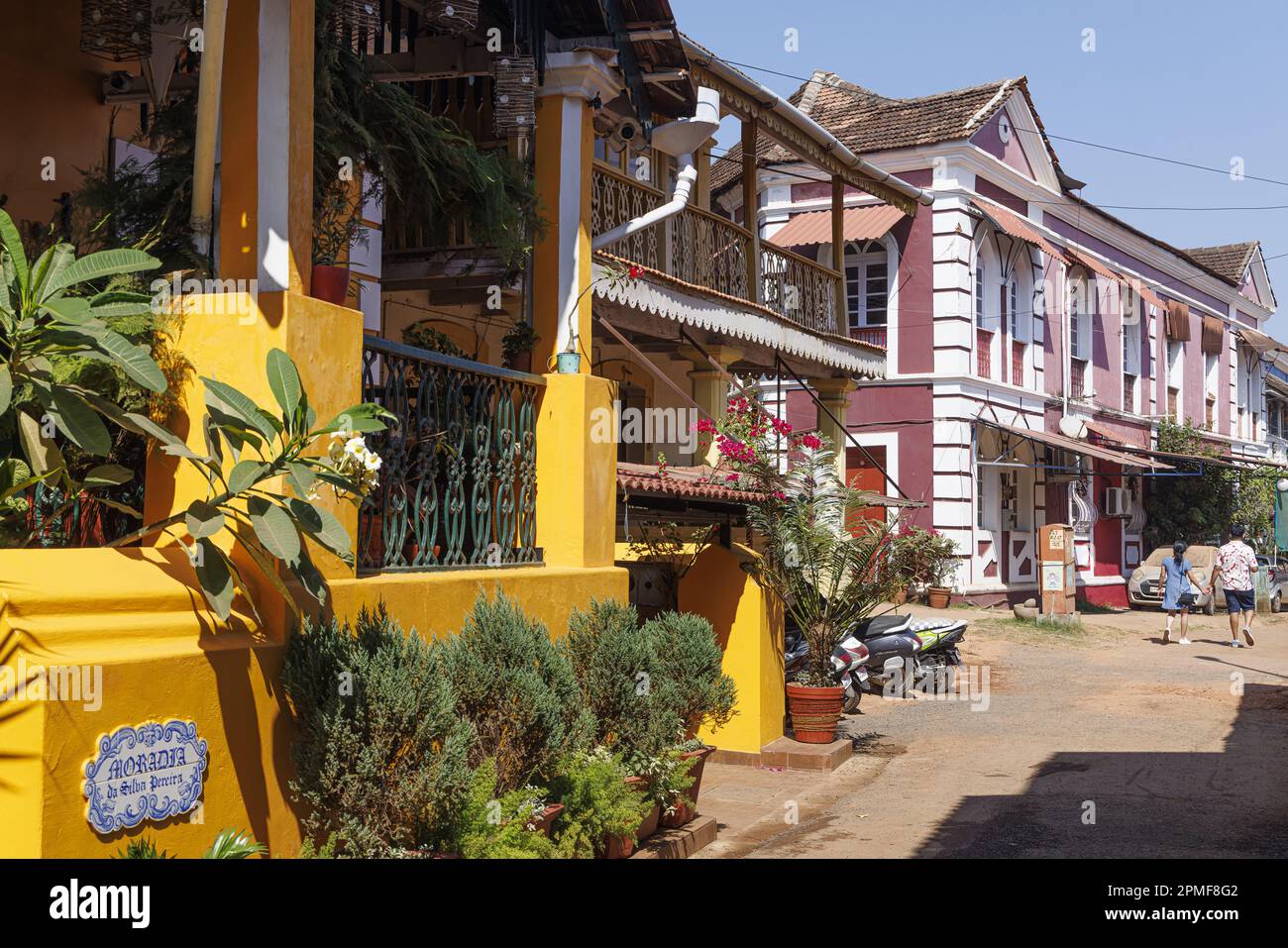 India, Goa, Panaji, colorul case della zona di Fontainhas Foto Stock