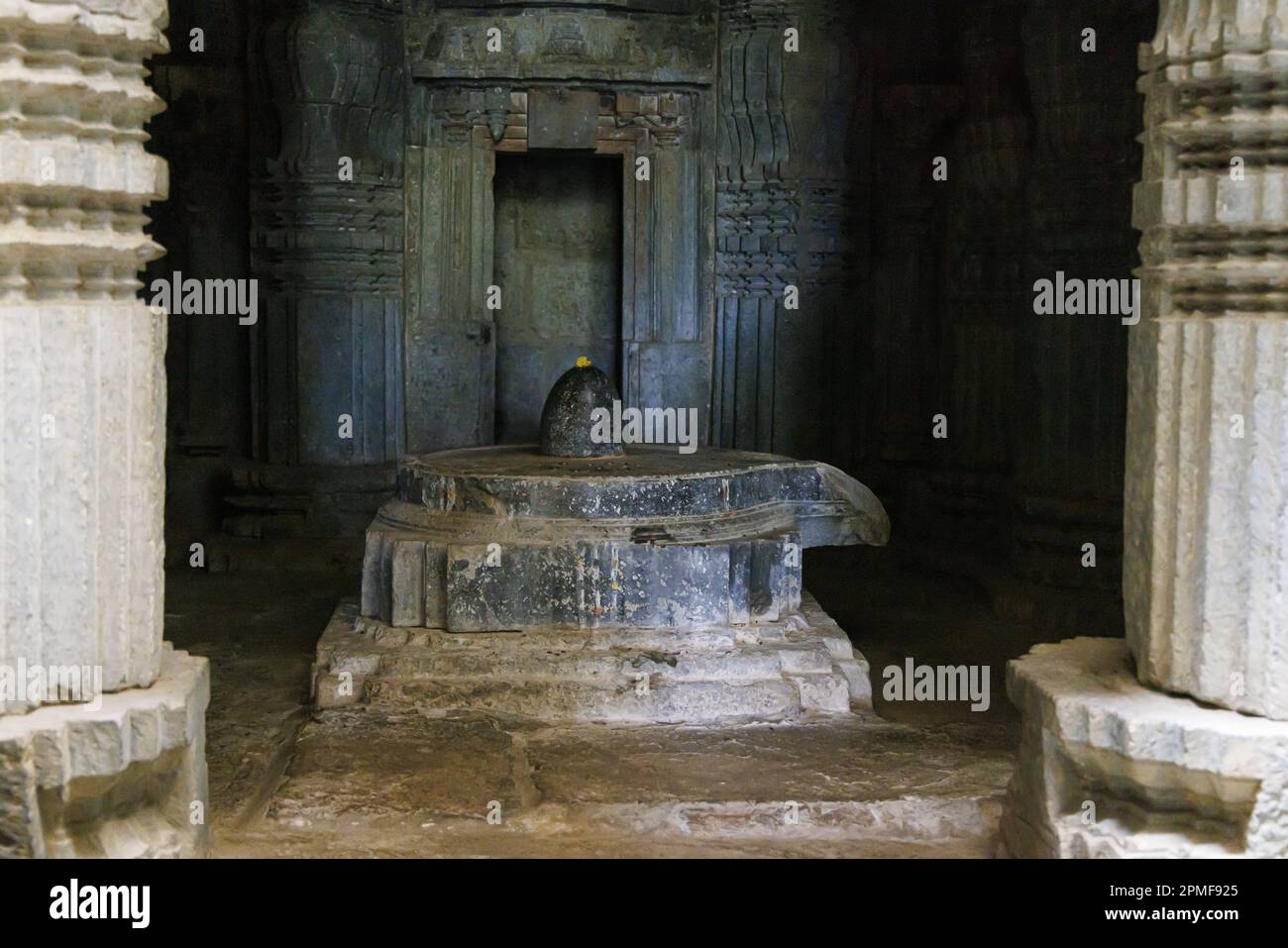 India, Karnataka, Halebid, Kedareswara tempio, lingam Foto Stock