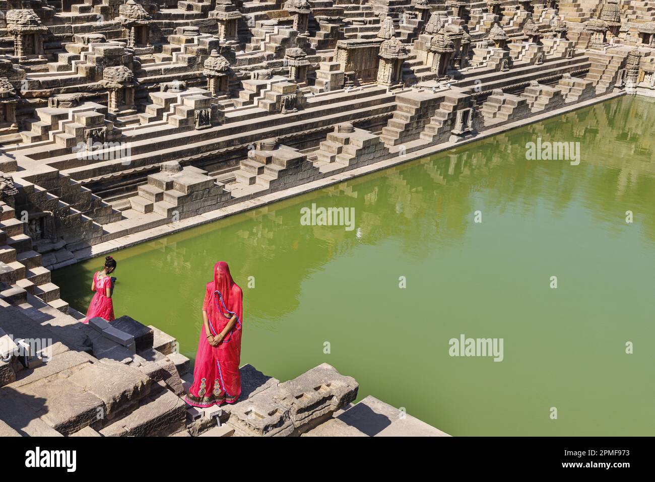 India, Gujarat, Modhera, tempio di Surya o tempio del Sole, il pozzo Rama Kunda o Surya Kunda Foto Stock