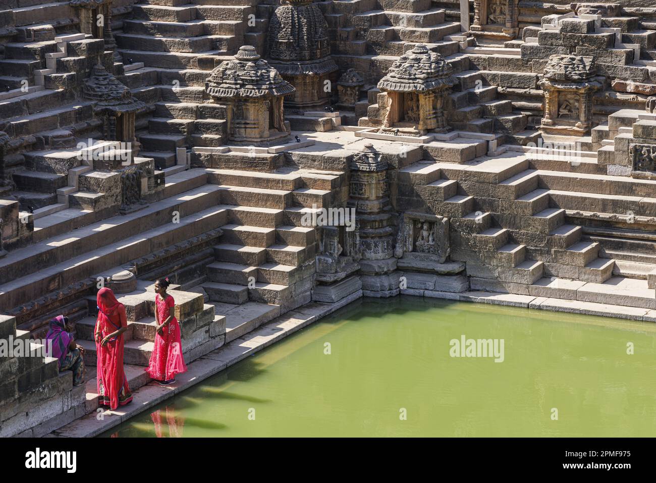 India, Gujarat, Modhera, tempio di Surya o tempio del Sole, il pozzo Rama Kunda o Surya Kunda Foto Stock