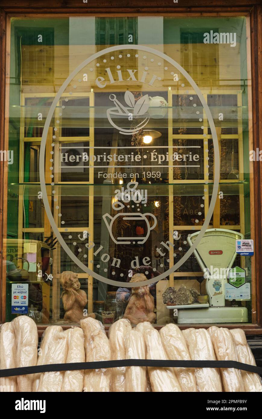 Vetrina erboristica nel centro di Atene, Grecia Foto Stock