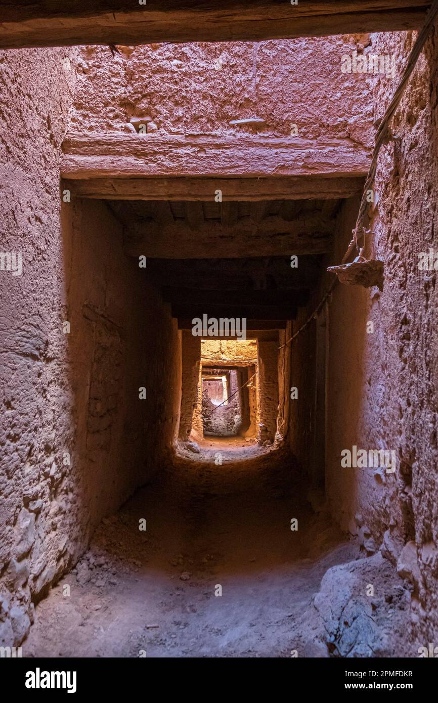 Marocco, Foum Zguid, piccola città alle porte del deserto del Sahara, la vecchia kasbah in rovina Foto Stock