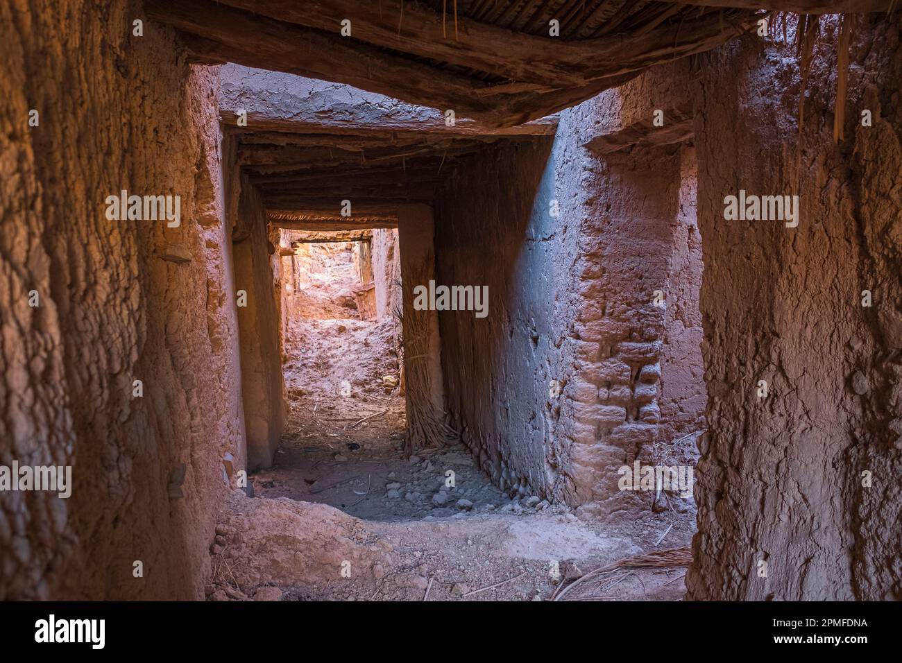 Marocco, Foum Zguid, piccola città alle porte del deserto del Sahara, la vecchia kasbah in rovina Foto Stock