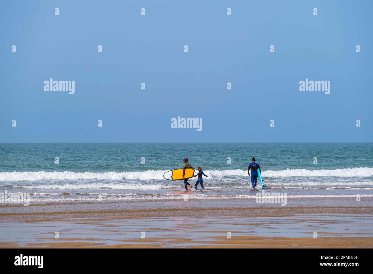 Marocco, provincia di Essaouira, Sidi Kaouki, piccola località balneare, una popolare destinazione per il surf e il windsurf Foto Stock