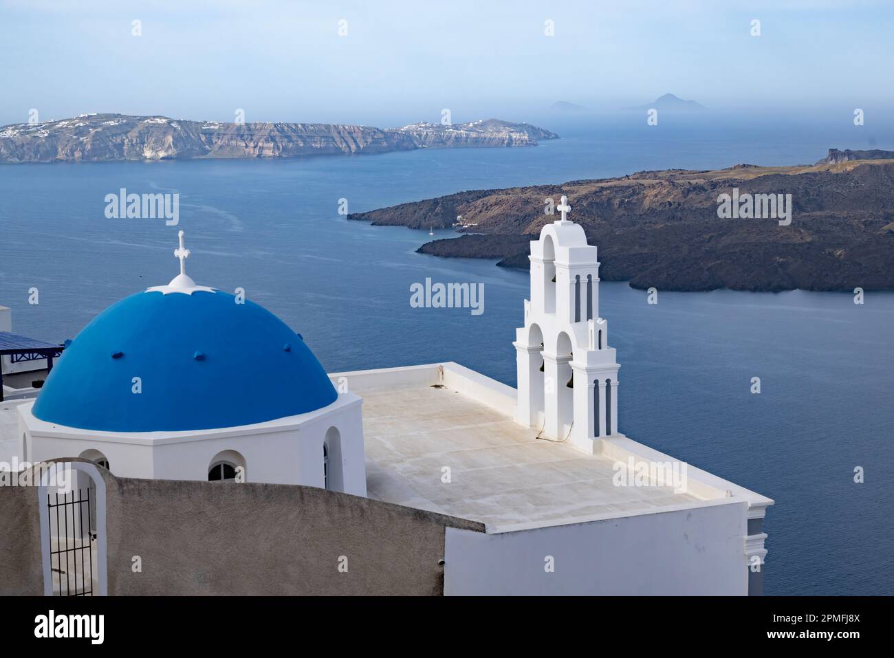 Chiese tipiche di Santorini a Oia, Santorini, Grecia Foto Stock Chiese tipiche di Santorini a Oia, Santorini, Grecia Foto Stock