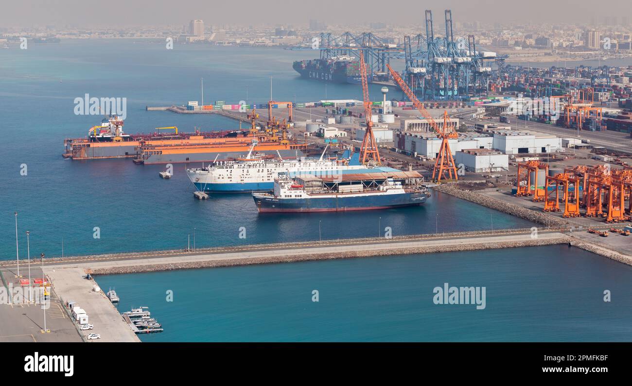 Jeddah, Arabia Saudita - 22 dicembre 2019: Vista aerea del porto marittimo islamico di Jeddah Foto Stock